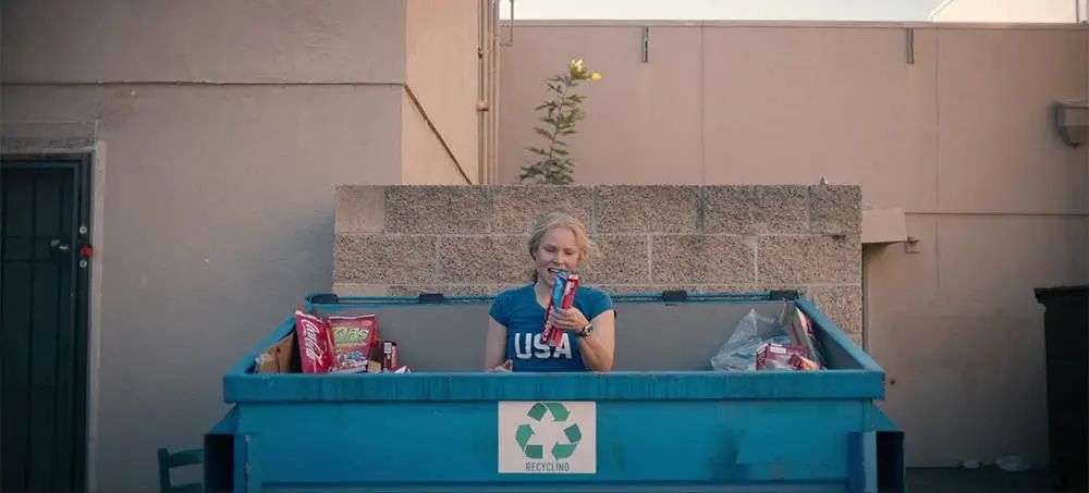 再也不用「擠牙膏」，高露潔換上的「潤(rùn)滑劑」包裝，讓牙膏從此一滴不剩